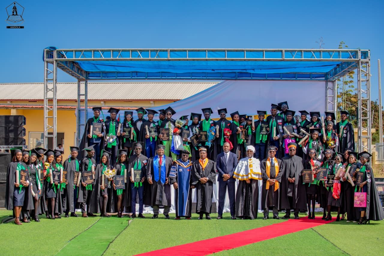 MAIS DE 200 FINALISTAS CONCLUÍRAM OFICIALMENTE A GRADUAÇÃO NA UNIVERSIDADE CUITO CUANAVALE